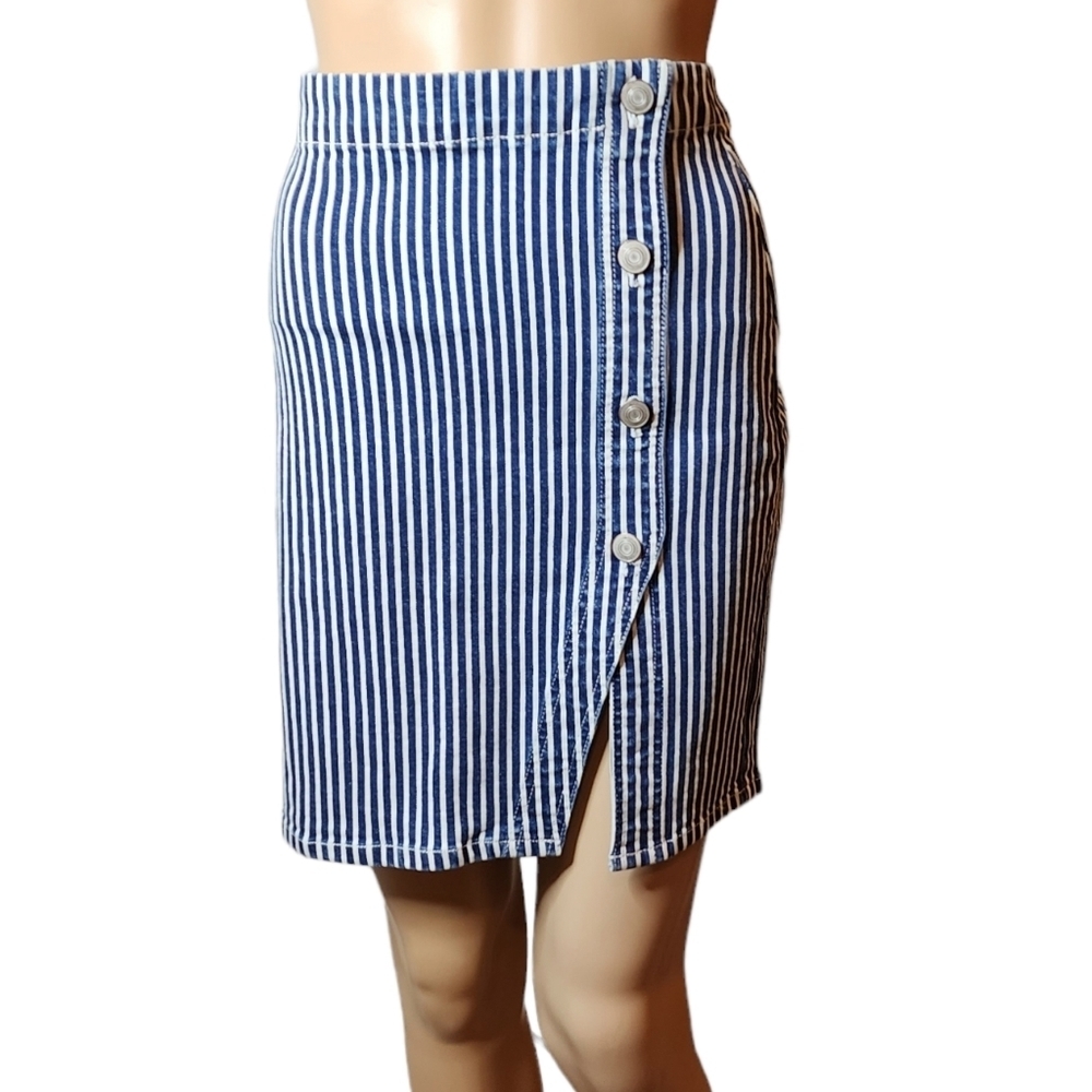NWT‎ Chocolate USA stretchy denim stripe skirt.